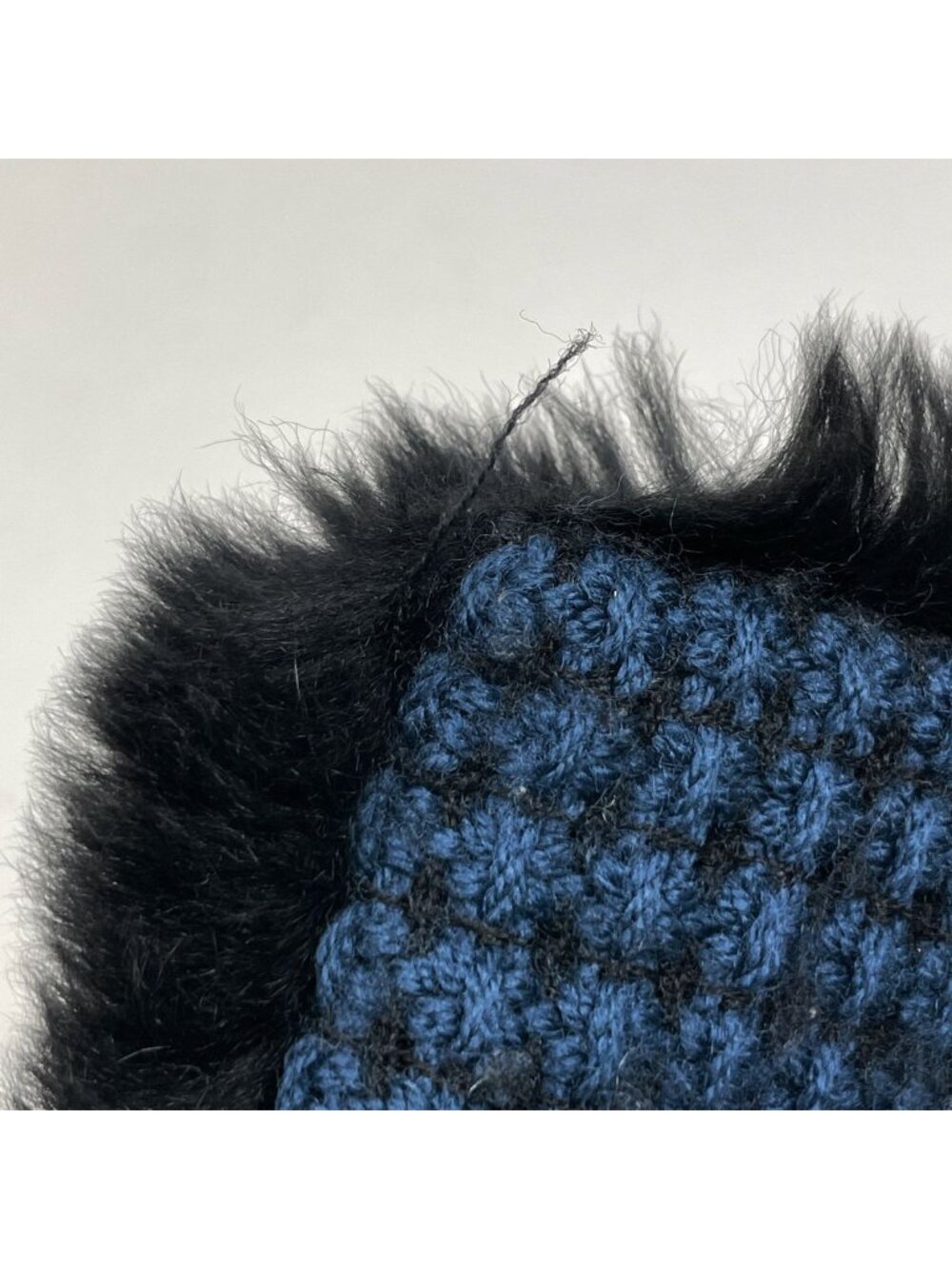 Chanel CC Logo Fur Scarf Shawl Fur Black Blue - Picture 3 of 7